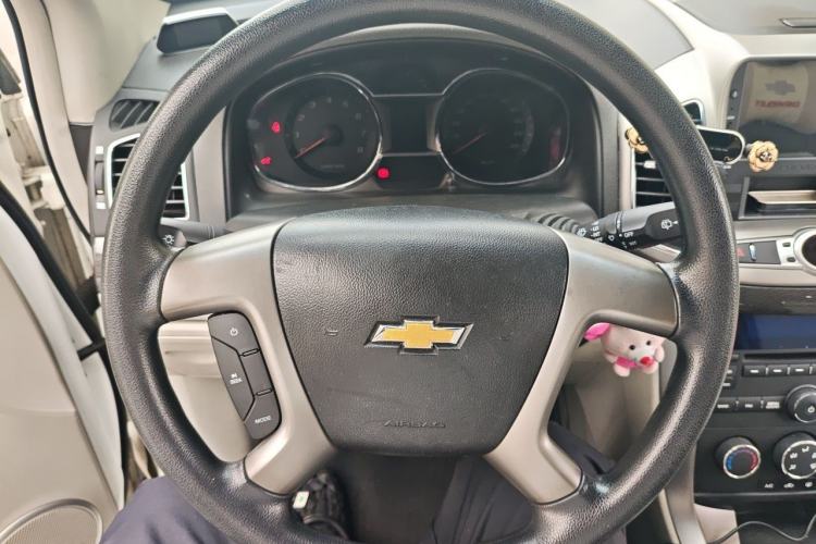 Used Chevrolet Captiva 2015 2.4L Two-Wheel Drive Urban Version 5 Seats Steering Wheel