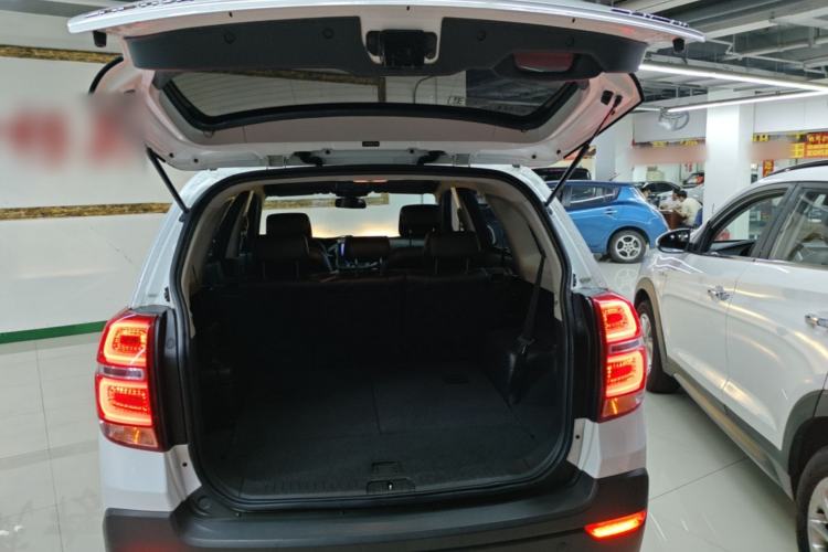 Used Chevrolet Captiva 2015 2.4L 4x4 Flagship Edition 7-Seater Trunk