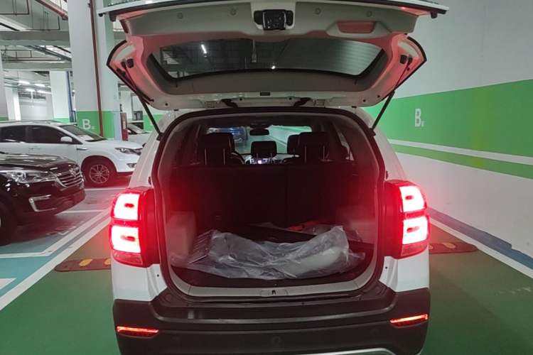 Used Chevrolet Captiva 2015 2.4L Two-Wheel Drive Urban Version 5 Seats Trunk