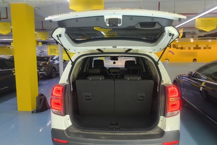 Used Chevrolet Captiva 2015 2.4L 4x4 Flagship Edition 7-Seater Trunk