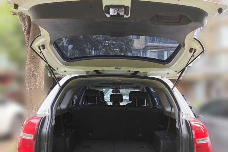 Used Chevrolet Captiva 2015 2.4L 4x4 Flagship Edition 7-Seater Trunk