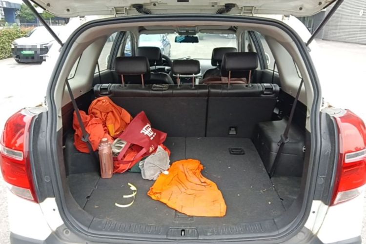 Used Chevrolet Captiva 2015 2.4L Two-Wheel Drive Urban Version 7 Seats Trunk