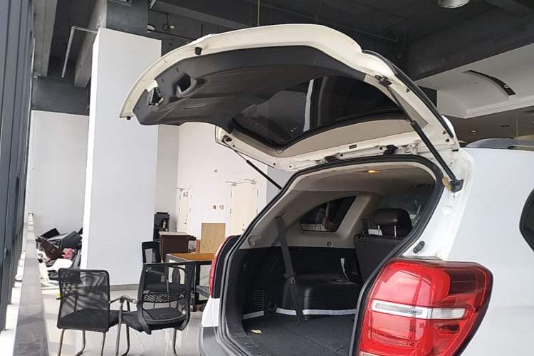 Used Chevrolet Captiva 2015 2.4L Two-Wheel Drive Urban Version 7 Seats Trunk