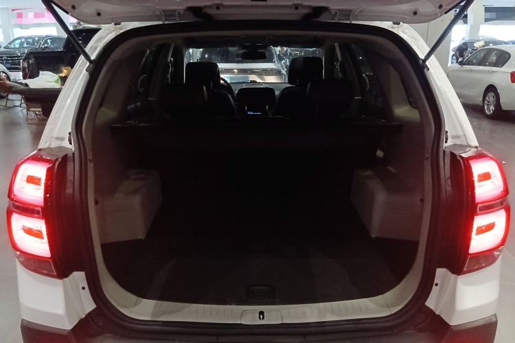 Used Chevrolet Captiva 2015 2.4L Two-Wheel Drive Urban Version 5 Seats Trunk
