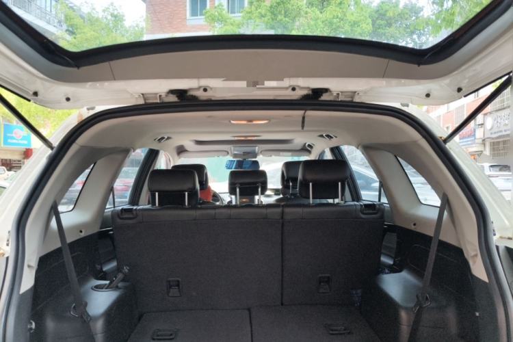 Used Chevrolet Captiva 2015 2.4L 4x4 Flagship Edition 7-Seater Trunk