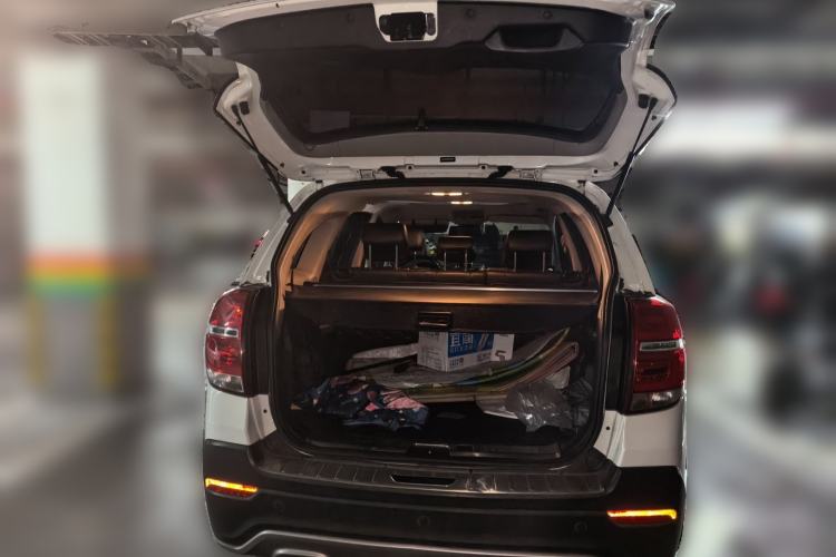 Used Chevrolet Captiva 2015 2.4L 4x4 Flagship Edition 7-Seater Trunk