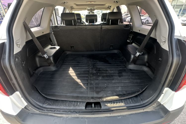 Used Chevrolet Captiva 2015 2.4L 4x4 Flagship Edition 7-Seater Trunk