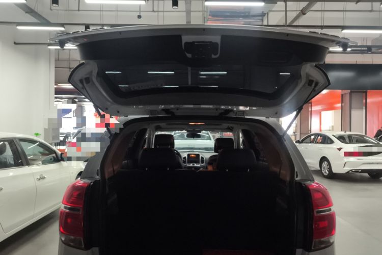 Used Chevrolet Captiva 2015 2.4L Two-Wheel Drive Urban Version 7 Seats Trunk
