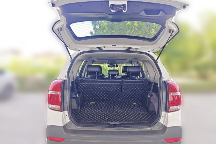 Used Chevrolet Captiva 2015 2.4L 4x4 Flagship Edition 7-Seater Trunk