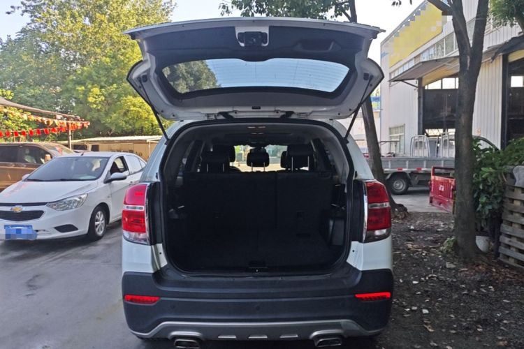 Used Chevrolet Captiva 2015 2.4L 4x4 Flagship Edition 7-Seater Trunk