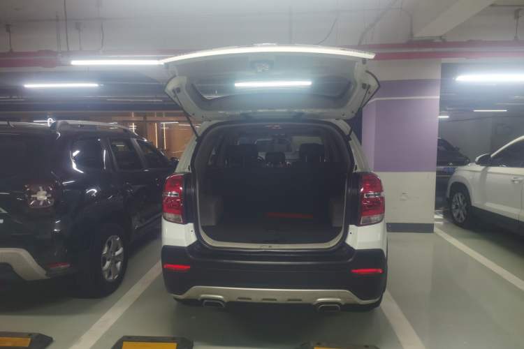 Used Chevrolet Captiva 2015 2.4L Two-Wheel Drive Urban Version 5 Seats Trunk