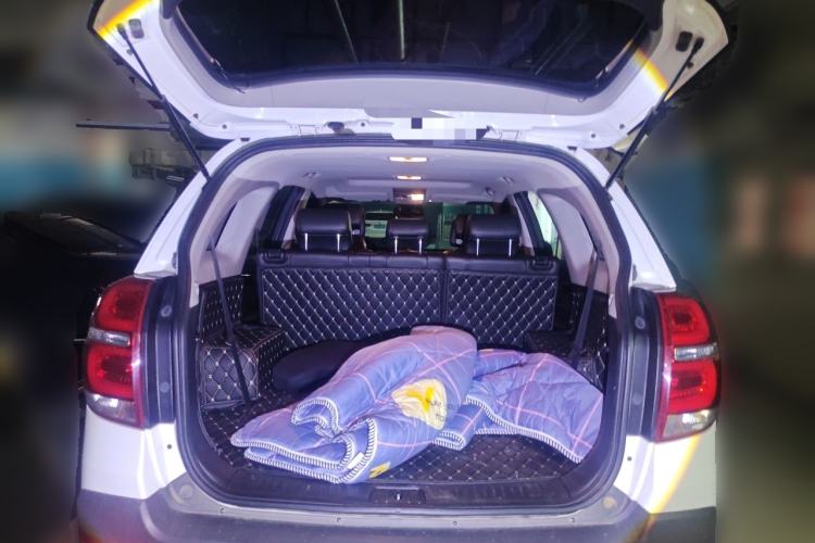Used Chevrolet Captiva 2015 2.4L 4x4 Flagship Edition 7-Seater Trunk