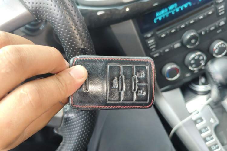 Used Chevrolet Captiva 2015 2.4L Two-Wheel Drive Urban Version 7 Seats Vehicle Key