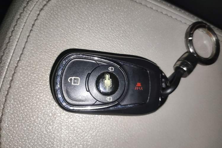 Used Chevrolet Captiva 2015 2.4L Two-Wheel Drive Urban Version 5 Seats Vehicle Key