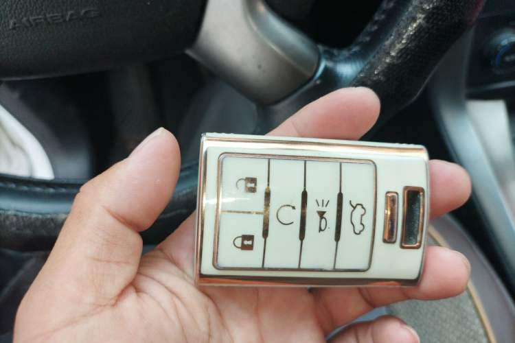 Used Chevrolet Captiva 2015 2.4L 4x4 Flagship Edition 7-Seater Vehicle Key