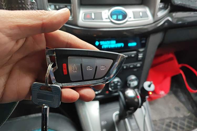 Used Chevrolet Captiva 2015 2.4L Two-Wheel Drive Urban Version 7 Seats Vehicle Key