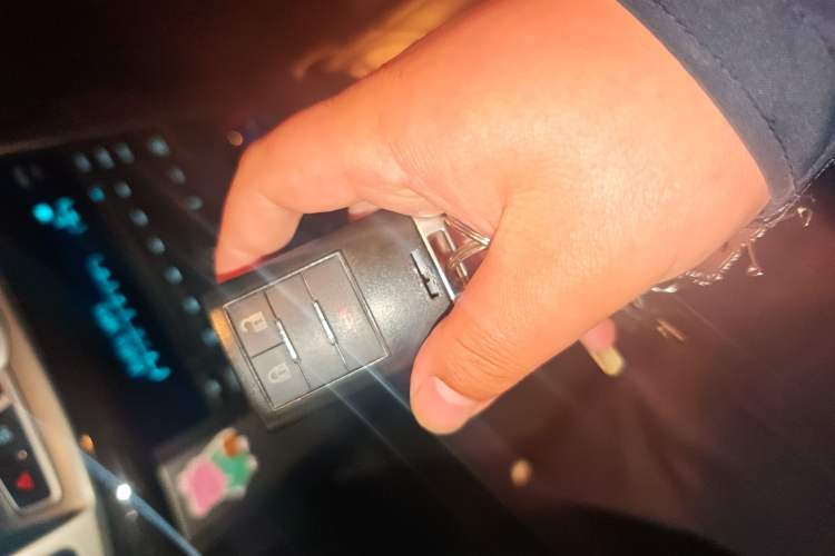 Used Chevrolet Captiva 2015 2.4L 4x4 Flagship Edition 7-Seater Vehicle Key