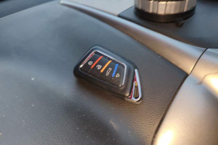 Used Chevrolet Captiva 2015 2.4L 4x4 Flagship Edition 7-Seater Vehicle Key