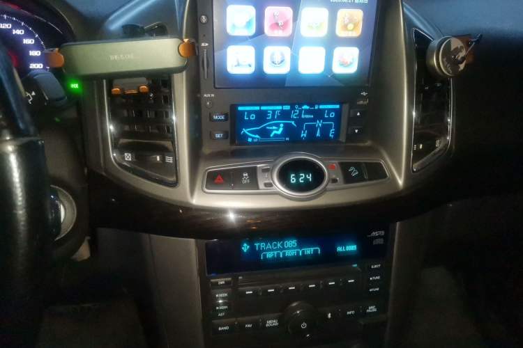 Used Chevrolet Captiva 2015 2.4L 4x4 Flagship Edition 7-Seater Audio And AC Panel