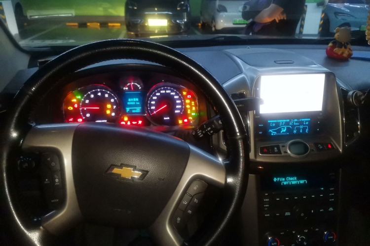 Used Chevrolet Captiva 2015 2.4L 4x4 Flagship Edition 7-Seater Center Console