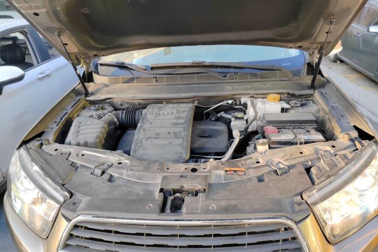 Used Chevrolet Captiva 2015 2.4L 4x4 Flagship Edition 7-Seater Engine Bay