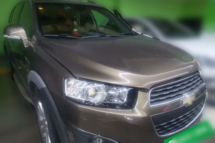 Used Chevrolet Captiva 2015 2.4L 4x4 Flagship Edition 7-Seater Front Right 45 Deg