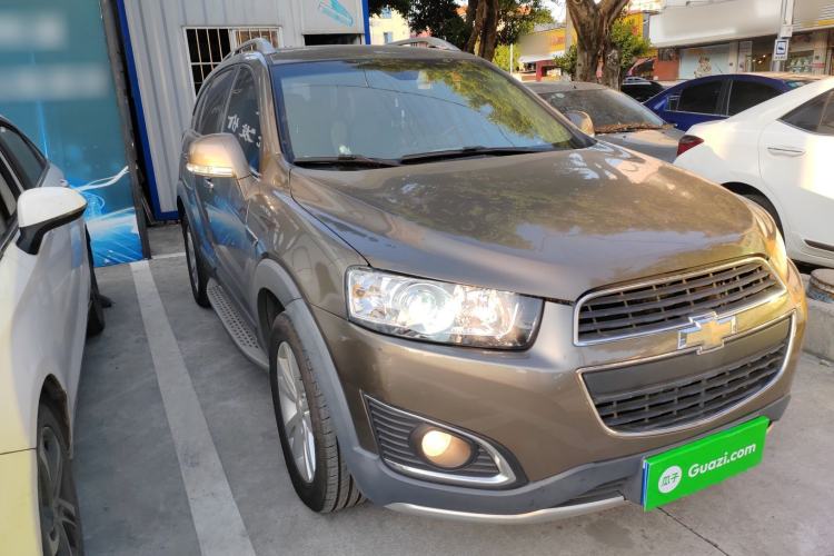 Used Chevrolet Captiva 2015 2.4L 4x4 Flagship Edition 7-Seater Front Right 45 Deg