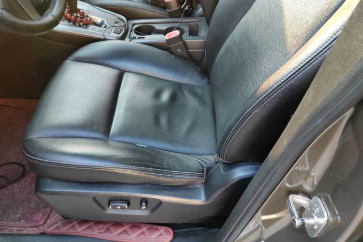 Used Chevrolet Captiva 2015 2.4L 4x4 Flagship Edition 7-Seater Left Front Seat