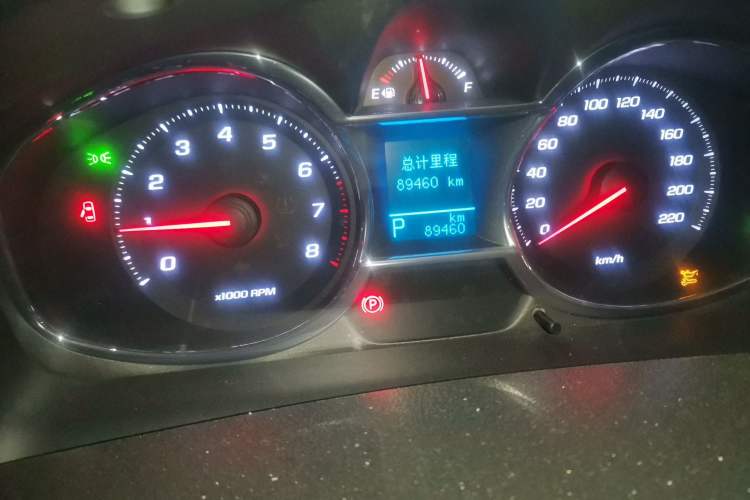 Used Chevrolet Captiva 2015 2.4L 4x4 Flagship Edition 7-Seater Odometer Close Up