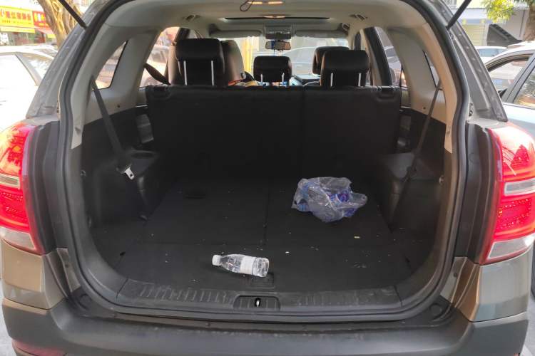Used Chevrolet Captiva 2015 2.4L 4x4 Flagship Edition 7-Seater Trunk