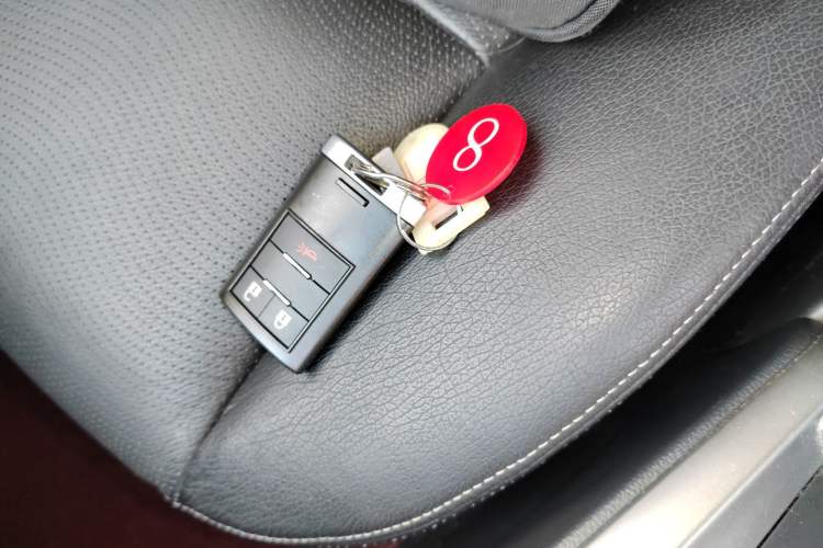 Used Chevrolet Captiva 2015 2.4L 4x4 Flagship Edition 7-Seater Vehicle Key
