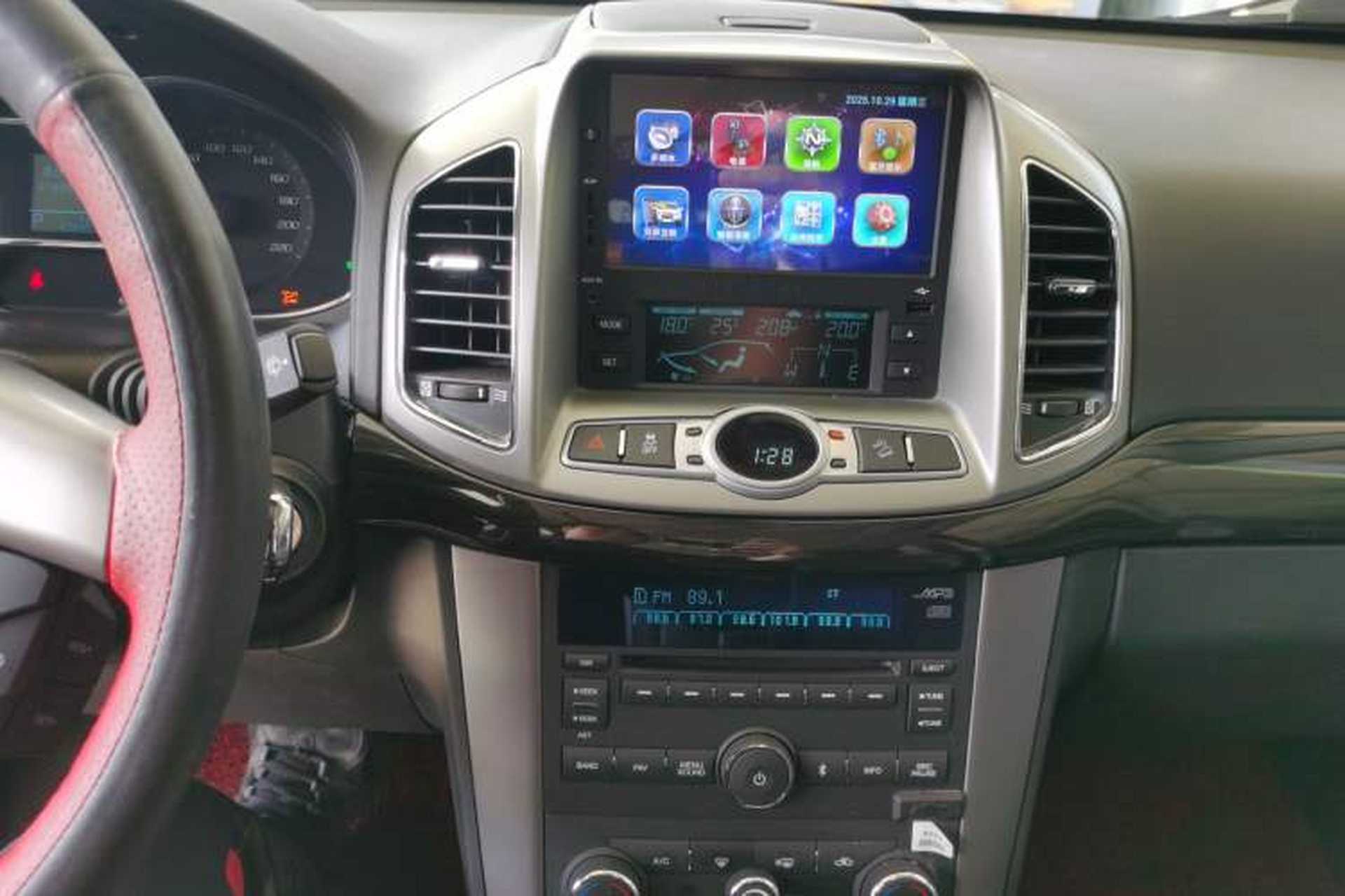 Used Chevrolet Captiva 2017 2.4L 4x4 Flagship Edition 7-Seater Audio And AC Panel
