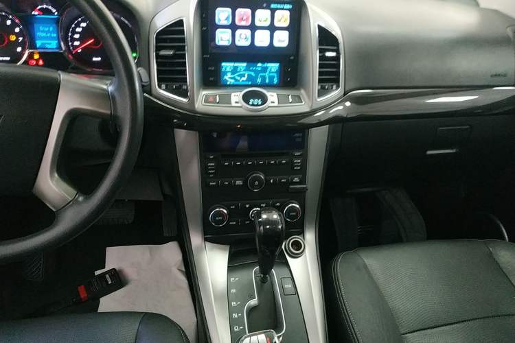 Used Chevrolet Captiva 2017 2.4L Two-Wheel Drive Luxury Edition 7 Seats Audio And AC Panel