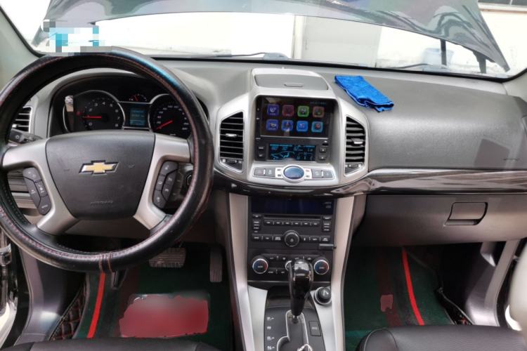 Used Chevrolet Captiva 2017 2.4L 4x4 Flagship Edition 7-Seater Center Console