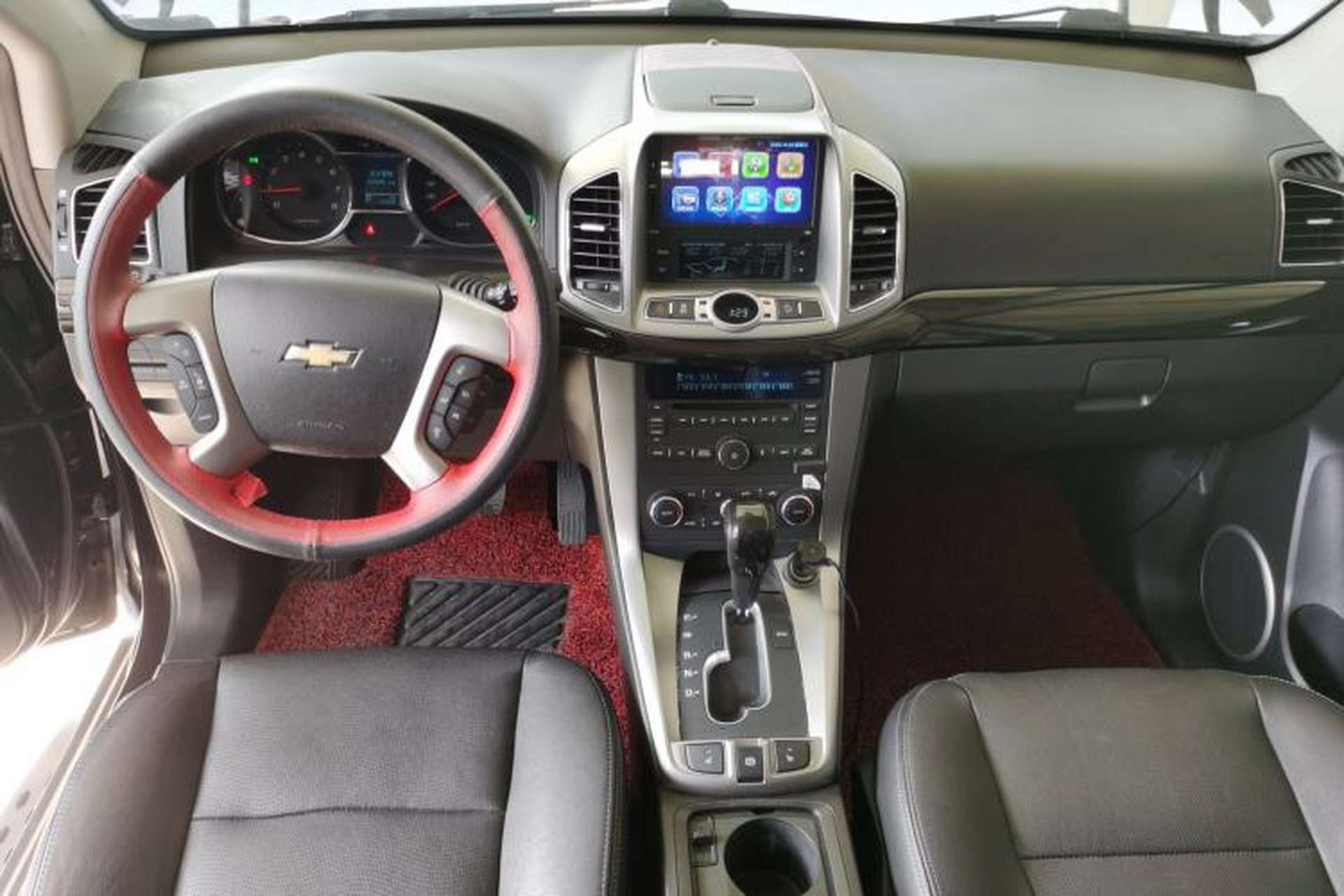 Used Chevrolet Captiva 2017 2.4L 4x4 Flagship Edition 7-Seater Center Console