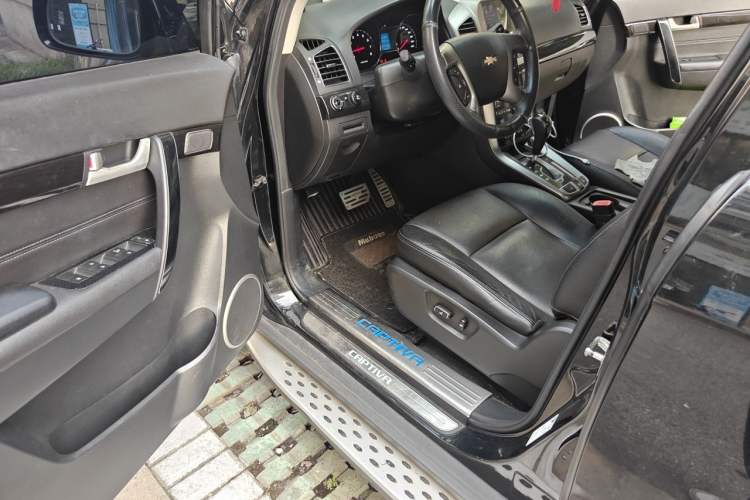 Used Chevrolet Captiva 2017 2.4L 4x4 Flagship Edition 7-Seater Driver Seat