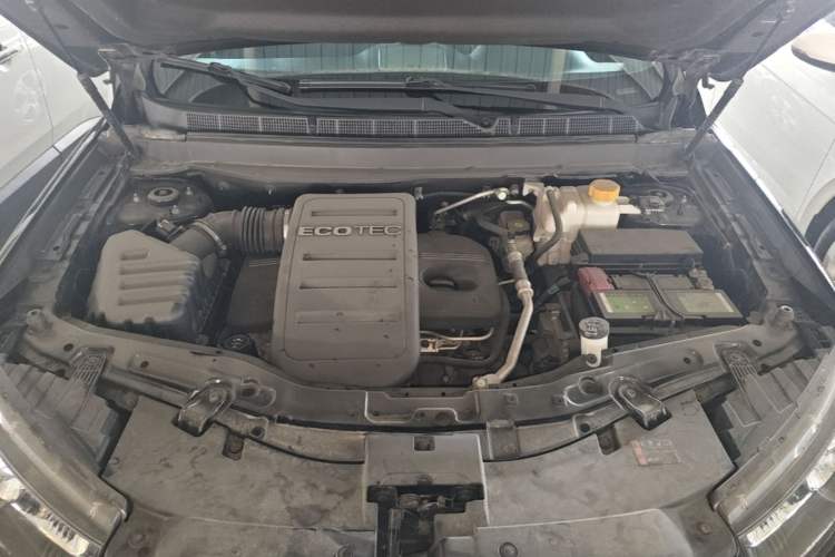 Used Chevrolet Captiva 2017 2.4L Two-Wheel Drive Luxury Edition 7 Seats Engine Bay