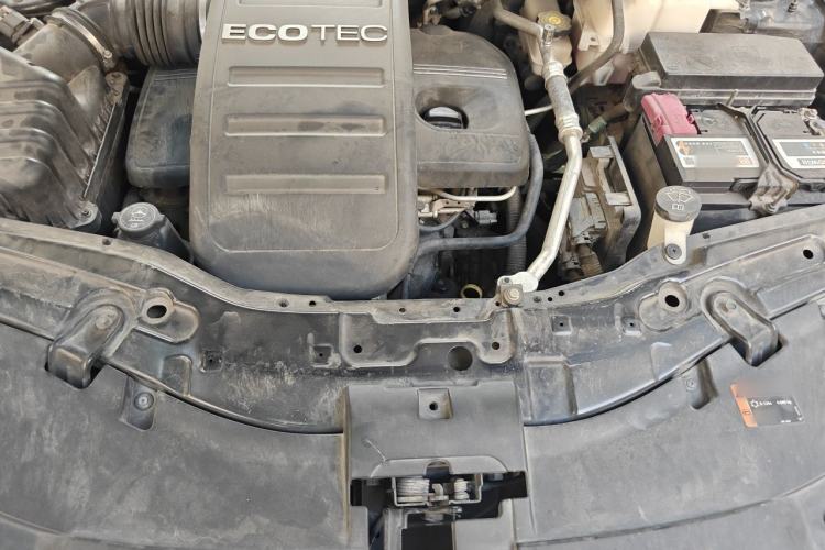 Used Chevrolet Captiva 2017 2.4L 4x4 Flagship Edition 7-Seater Engine Bay