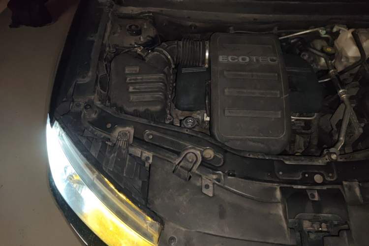 Used Chevrolet Captiva 2017 2.4L Two-Wheel Drive Luxury Edition 7 Seats Engine Bay Right