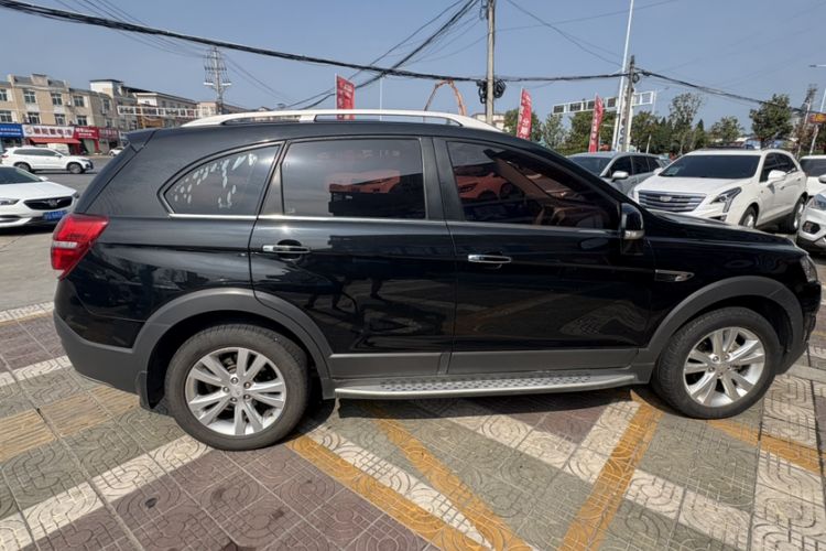 Used Chevrolet Captiva 2017 2.4L 4x4 Flagship Edition 7-Seater Exterior 3