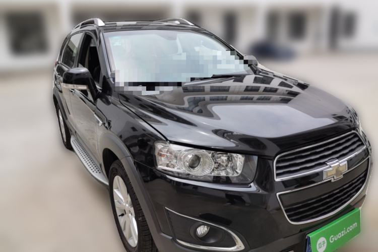 Used Chevrolet Captiva 2017 2.4L 4x4 Flagship Edition 7-Seater Front Right 45 Deg