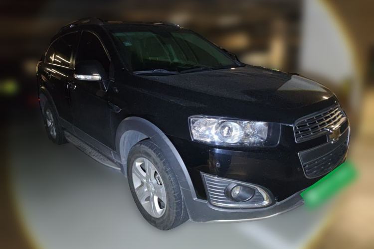 Used Chevrolet Captiva 2017 2.4L Two-Wheel Drive Luxury Edition 7 Seats Front Right 45 Deg