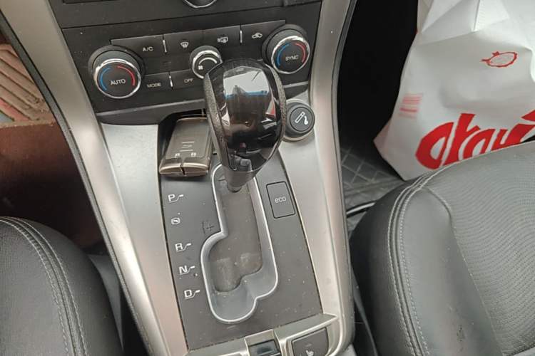 Used Chevrolet Captiva 2017 2.4L Two-Wheel Drive Luxury Edition 7 Seats Gear Lever