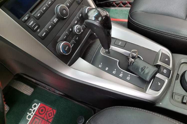 Used Chevrolet Captiva 2017 2.4L 4x4 Flagship Edition 7-Seater Gear Lever