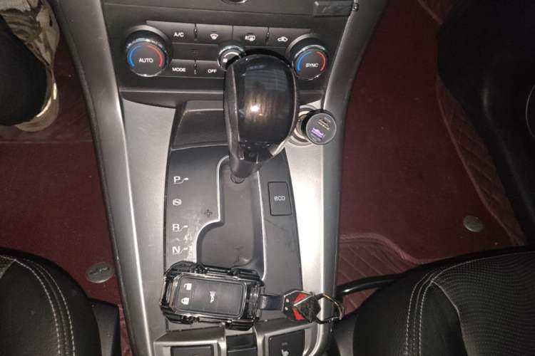 Used Chevrolet Captiva 2017 2.4L Two-Wheel Drive Luxury Edition 7 Seats Gear Lever