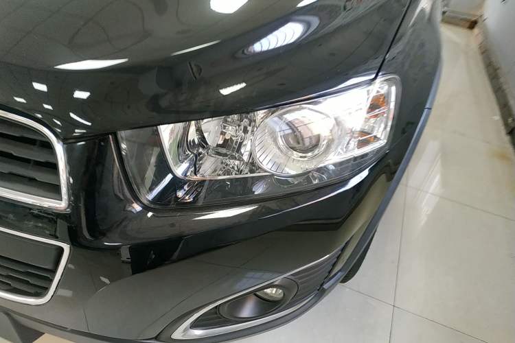 Used Chevrolet Captiva 2017 2.4L Two-Wheel Drive Luxury Edition 7 Seats Left Front Headlight