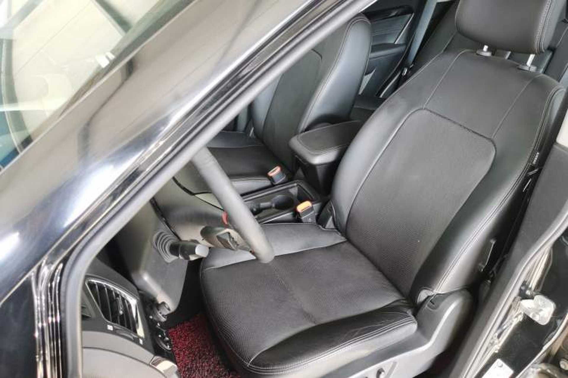 Used Chevrolet Captiva 2017 2.4L 4x4 Flagship Edition 7-Seater Left Front Seat