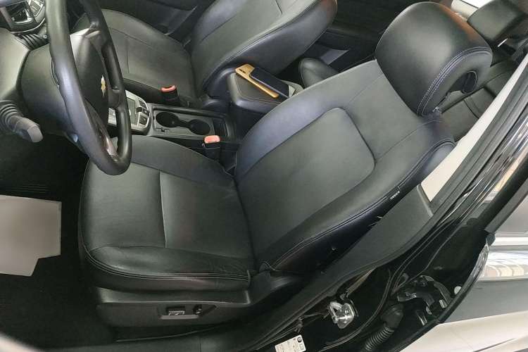 Used Chevrolet Captiva 2017 2.4L Two-Wheel Drive Luxury Edition 7 Seats Left Front Seat