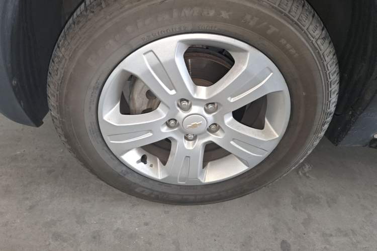 Used Chevrolet Captiva 2017 2.4L Two-Wheel Drive Luxury Edition 7 Seats Left Front Wheel Hub
