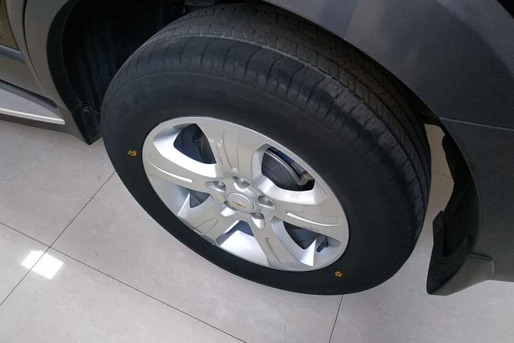 Used Chevrolet Captiva 2017 2.4L Two-Wheel Drive Luxury Edition 7 Seats Left Rear Wheel Hub